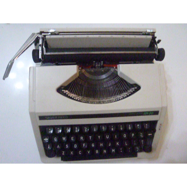 (二手) 古董打字機~SILVER REED SR20 &lt;2&gt;