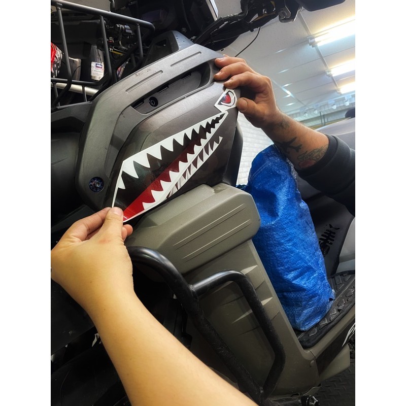 [水冷BWS BWS125 水冷款適用] 鯊魚 牙齒貼紙 兇狠 裝飾貼 簍空 無底色 點綴愛車 彩貼 遮傷口必備 印刷