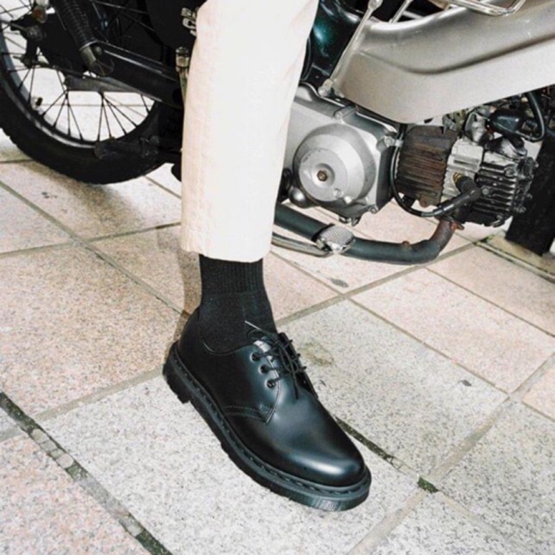 dr martens black mono 1461