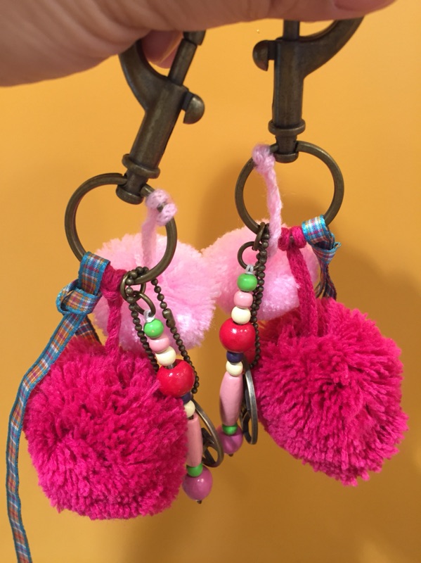 現貨🔥全新ESPRIT毛絨球球可愛吊飾鑰匙圈 毛球鑰匙圈 車鑰匙圈 包包鑰匙圈 裝飾鑰匙圈 吊飾玩偶