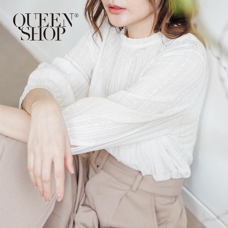 QUEENSHOP 鏤空花邊荷葉領造型上衣 現+預【01096173】