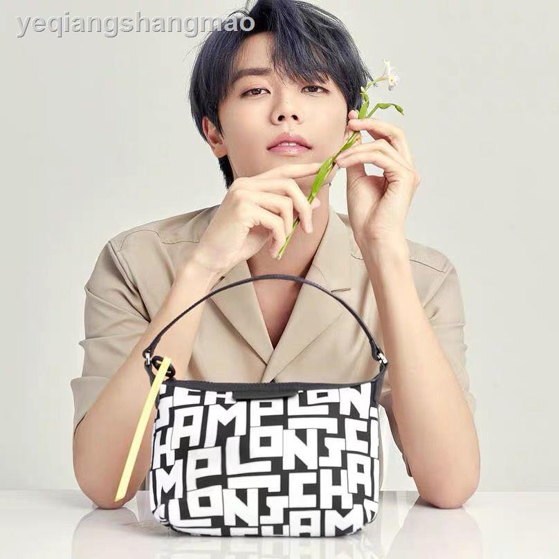 Aaa 新款法國名牌lc餃子包家明星同款手提包紅白藍三色現貨 蝦皮購物