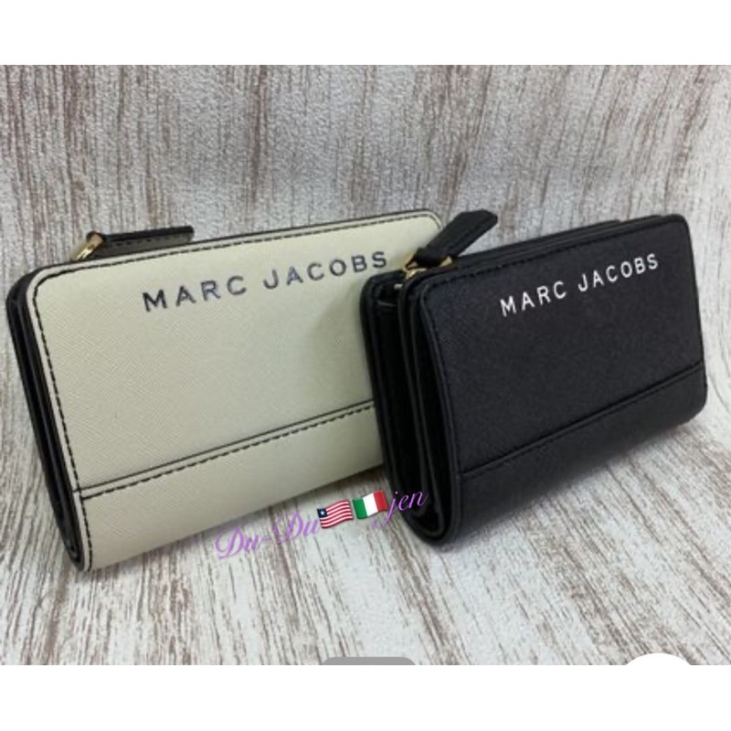 🇺🇸Marc Jacobs🔥 M0015161 🌈 14 x9x2.5 💞白色LOGO防刮皮革釦式中夾-零錢包