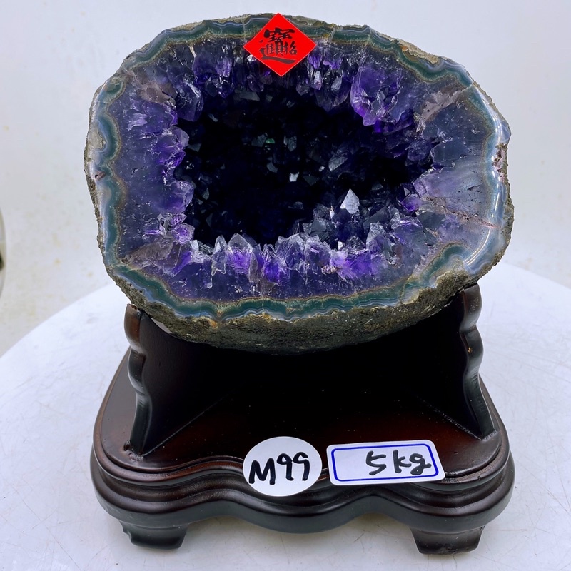 H2722烏拉圭ESP玄武岩原皮紫水晶洞  含座重：5kg  含座尺寸：高24cm寬度19cm，厚度22cm，洞深7cm