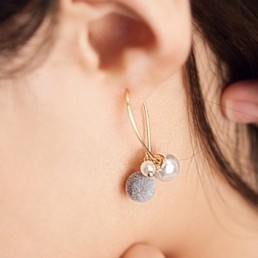 🌼台灣現貨🌼~療癒毛球珍珠雙面耳環