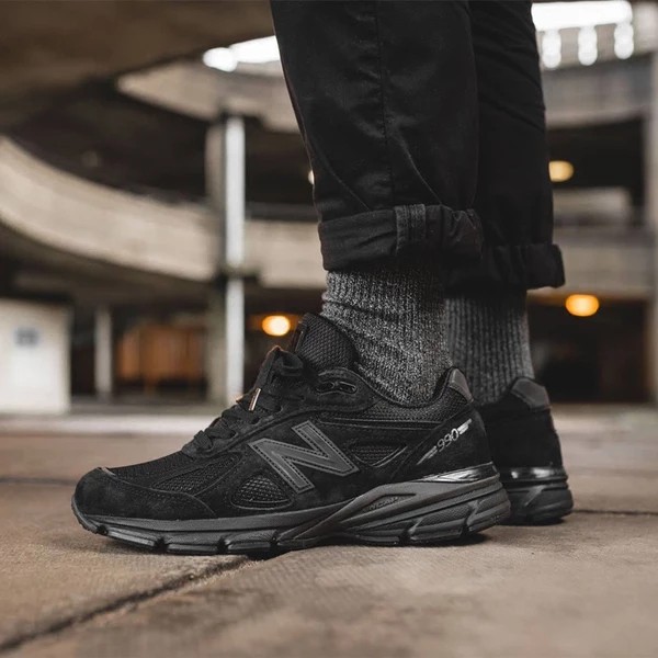 all black 990 new balance