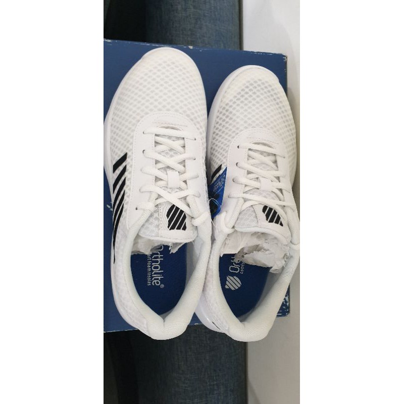 不齊美鋪－K-Swiss 輕量透氣運動鞋,白色，男 US7.5  女US9,生日禮物盒裝全新現貨。