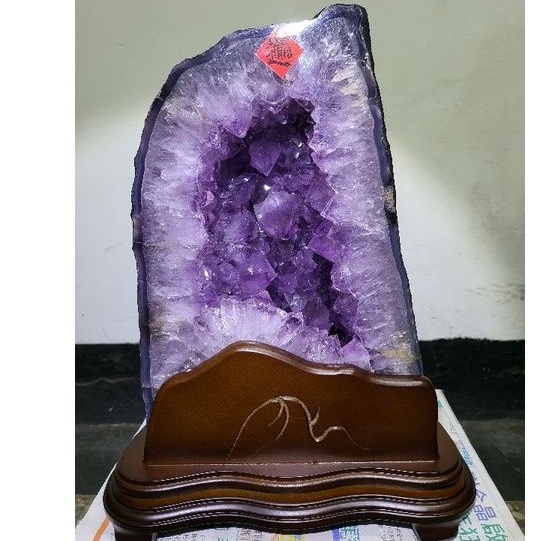 巴西紫水晶洞 晶洞10.4公斤 土，火型 漂亮紫度 風水石 明財位 聚財 招財 擋煞 4666元 送禮自用兩相宜 母親節