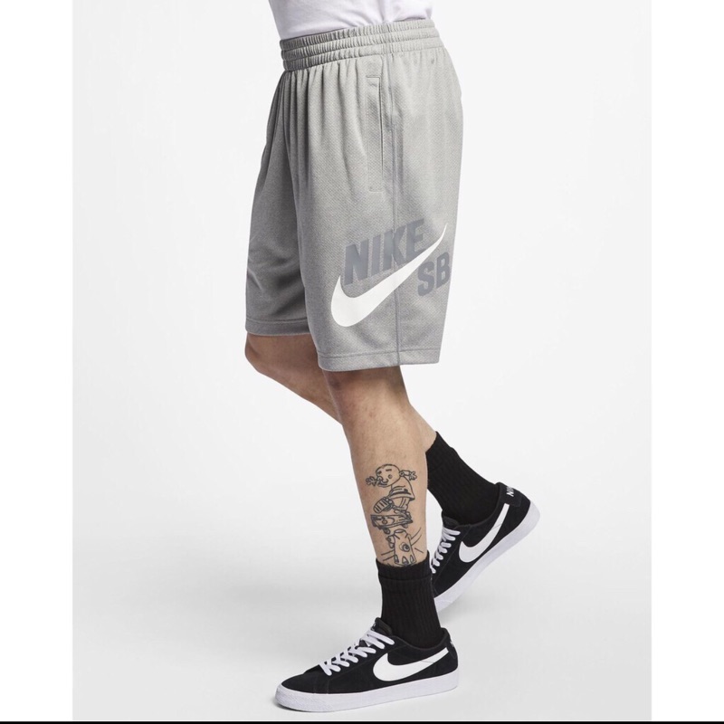 台灣公司貨 Nike SB Bq9427-063短褲 復古大勾勾 打球 玩板 現貨XL-XXL 大尺寸專區