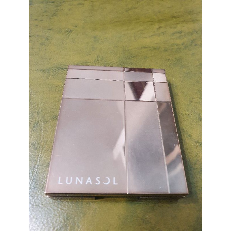 二手正品LUNASOL晶巧花燦眼盒(粹香) 05 Chocolate Cosmos巧克力波斯菊