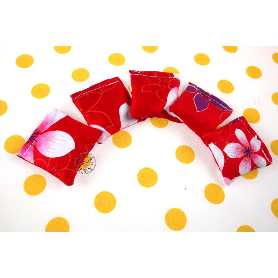 【寶貝童玩天地】【HO88-3】童玩沙包 客家花布沙包 台灣製 1組(5個小沙包) 單色款 - 紅色 方形