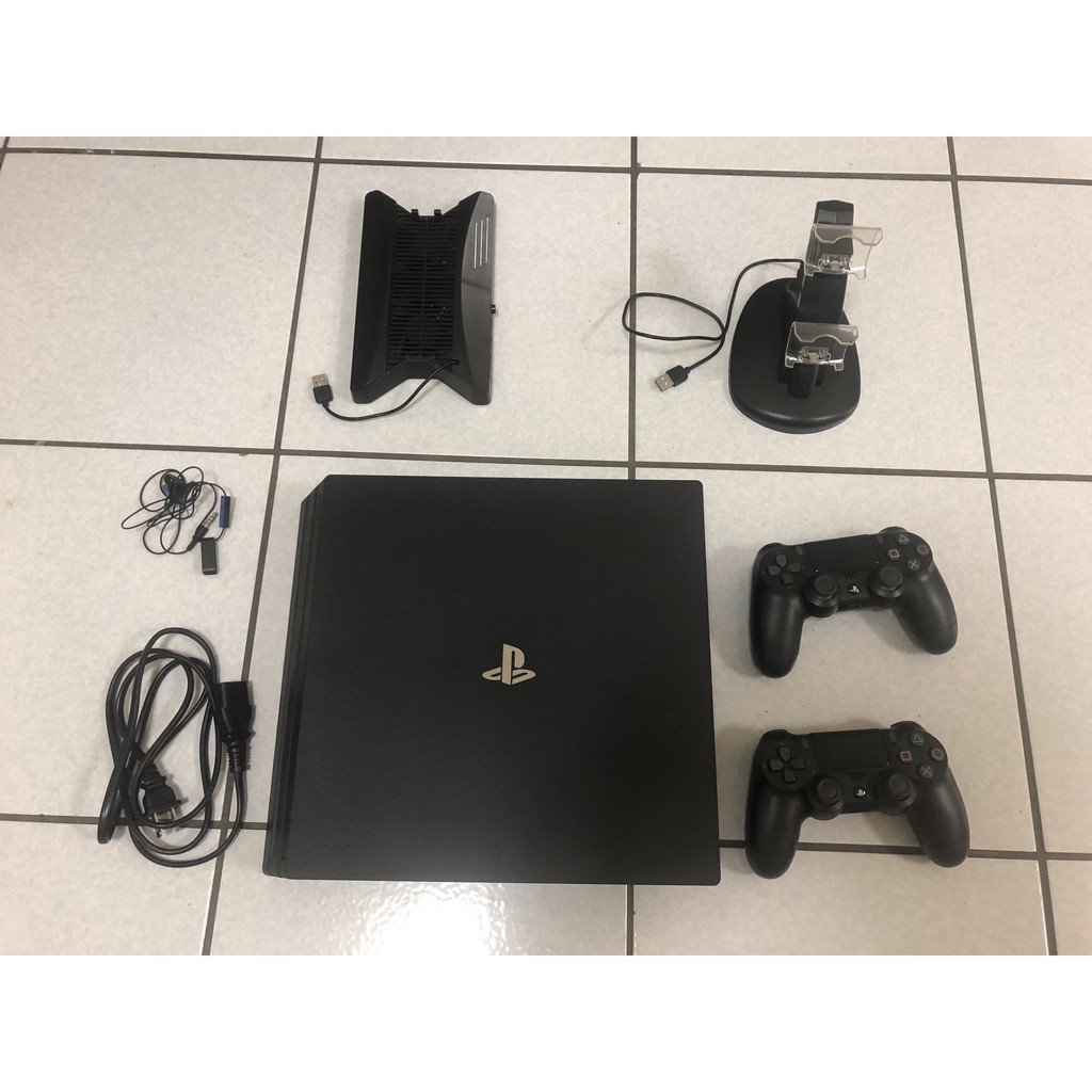 PS4 pro 1TB 7117B 雙手把 手把架 主機立架