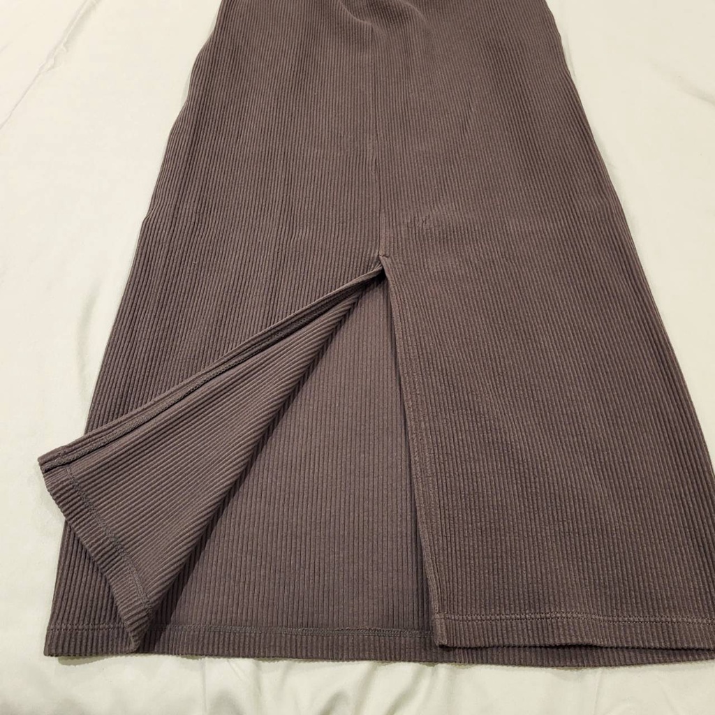 Uniqlo窄裙開岔設計(兩款