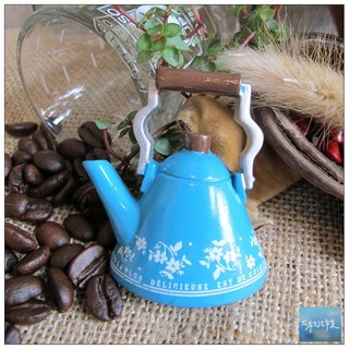 磁鐵 吸鐵 藍色茶壺 咖啡造型磁鐵 冰箱磁鐵 模擬磁鐵 冰箱貼 咖啡飾品 咖啡師的最愛 咖啡廳擺飾*左岸生活*