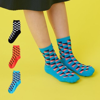 [3件99] 撞來撞去撞色三角型造型短襪/中筒襪/棉襪 (藍/橘/黑)《泡泡生活》