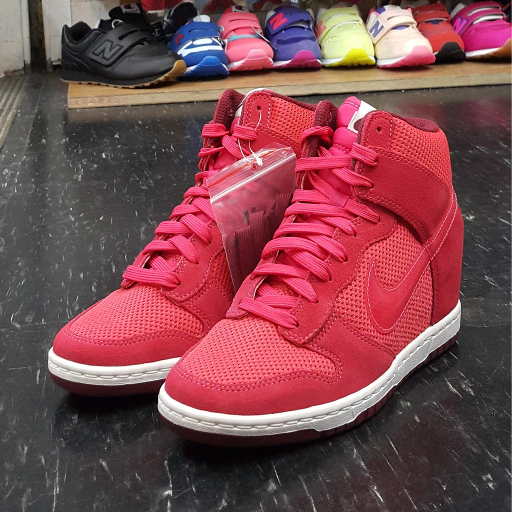 nike dunk sky hi red