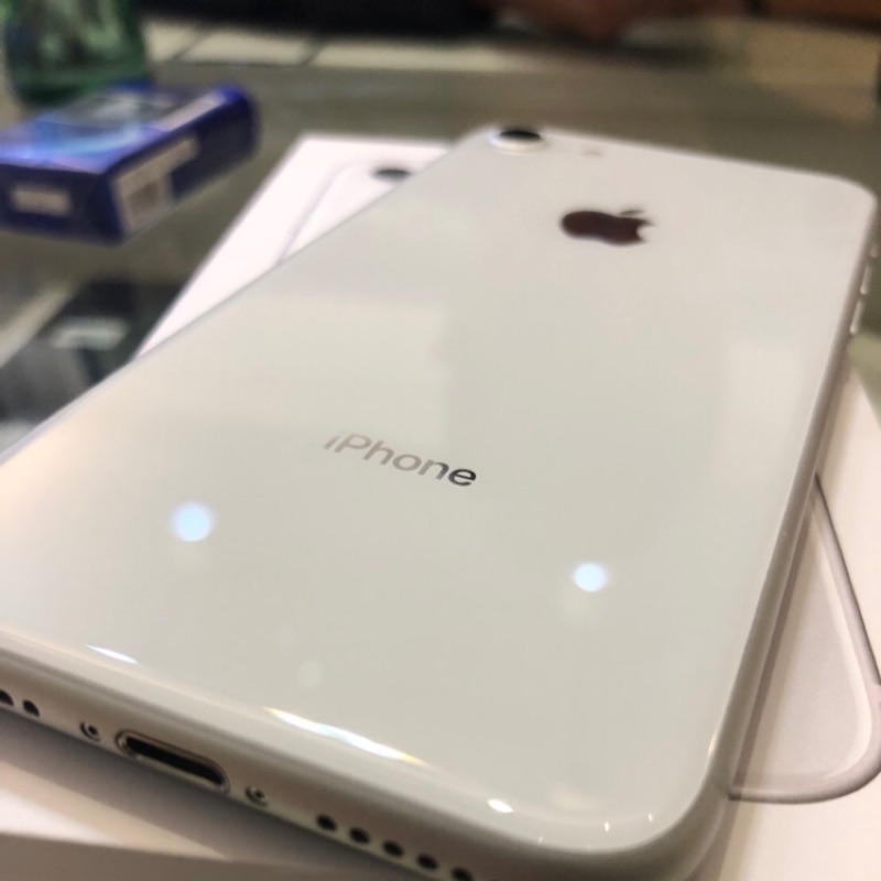9.99新iphone8 64g銀白色 保固到2018/9/21 盒裝配件新 功能正常 續約後都無使用=20899