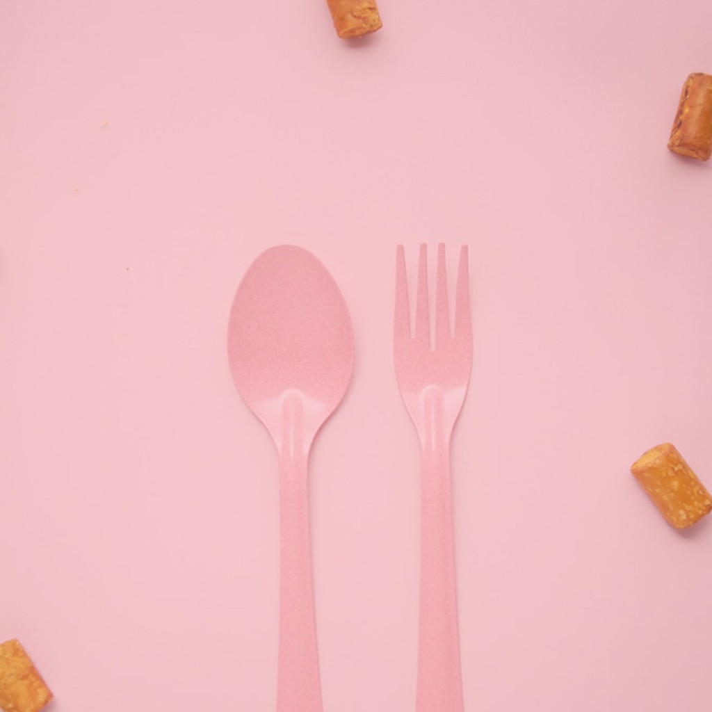 【泰國設計師正品–琺瑯湯匙叉子組-粉紅色】泰國製造 不鏽鋼餐具 馬卡龍色環保餐具《GoodGo禮物誌》