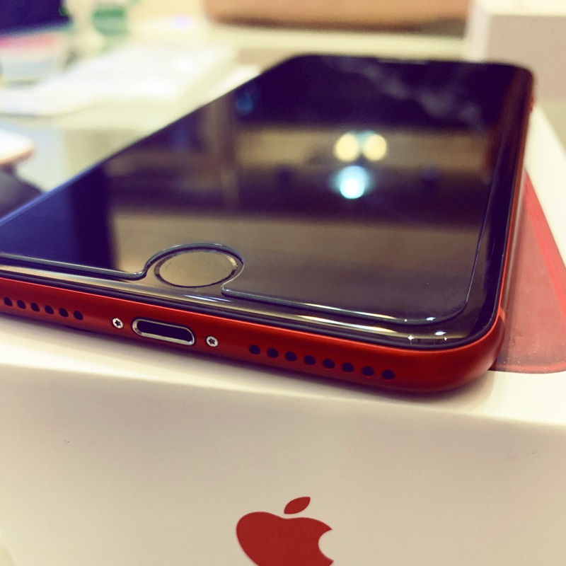 9.5新iPhone 8 plus 64g紅 盒裝配件在 功能正常 無拆機維修過  電量89%=11000