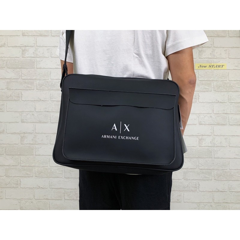【New START精品服飾-員林】Armani Exchange AX 經典Logo 皮革 側背包 郵差包