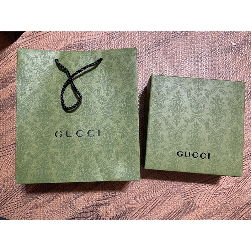 Gucci皮帶的紙盒跟紙袋