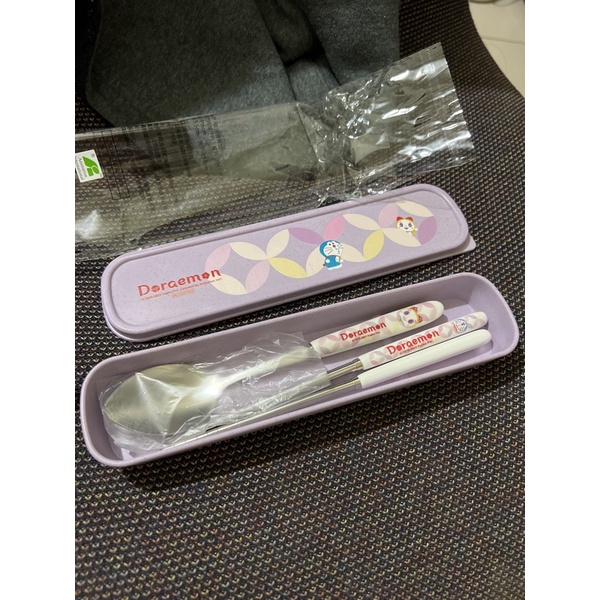 SOGO 百貨 來店禮 DORAEMON 哆啦A夢環保餐具組 🍴 筷子 湯匙 🥢 🥄 兩件組 紫色 環保 ♻️