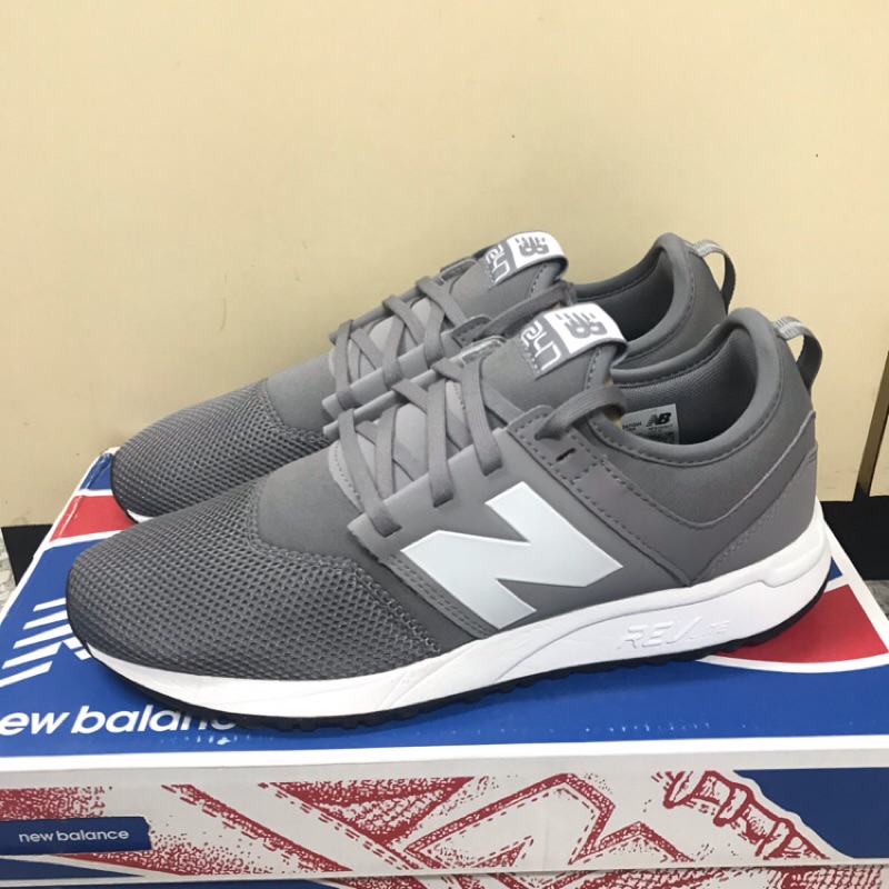 『小蘑菇日本走跳～購』現貨 New Balance 247 灰白 孔孝真 休閒鞋 MRL247GW