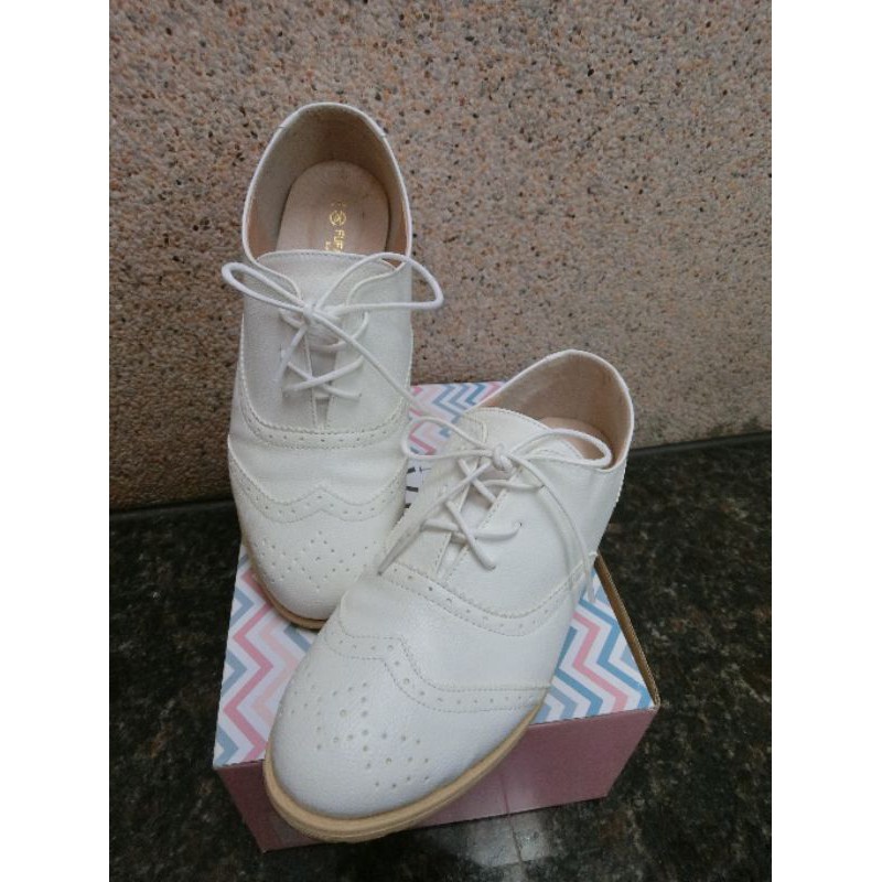 富發牌適合24 24 5 尺寸24 5 雕花牛津鞋雕花小白鞋牛津鞋低跟鞋低跟牛津鞋 蝦皮購物