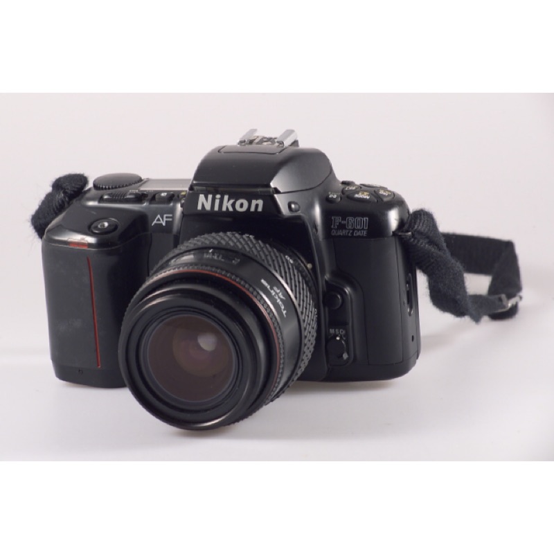 售Nikon F601底片機身附Tokina AF28-70mm鏡頭當贈品