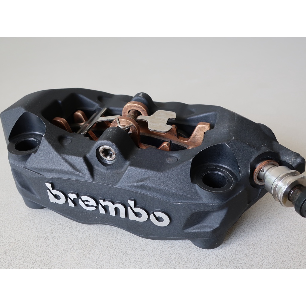  輻射卡鉗 BREMBO 右邊 2014 R1200RS 原廠配備( 勁戰 雷霆 R3 參考)