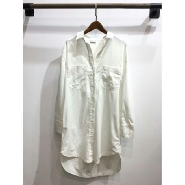 新款到 雙口袋白襯衫白一色 蝦皮購物