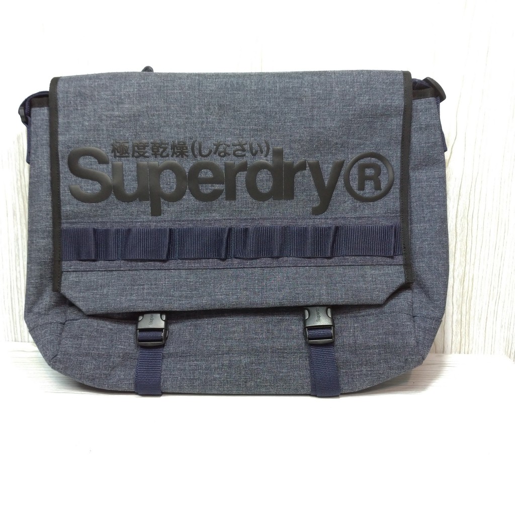 &lt;極度絕對&gt; SUPERDRY 極度乾燥  側背筆電包 休閒郵差包 側背 書包