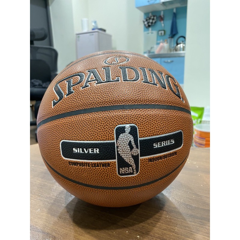 SPALDING 斯伯丁籃球 SILVER銀色NBA PU合成皮 室內室外 深溝 附球針