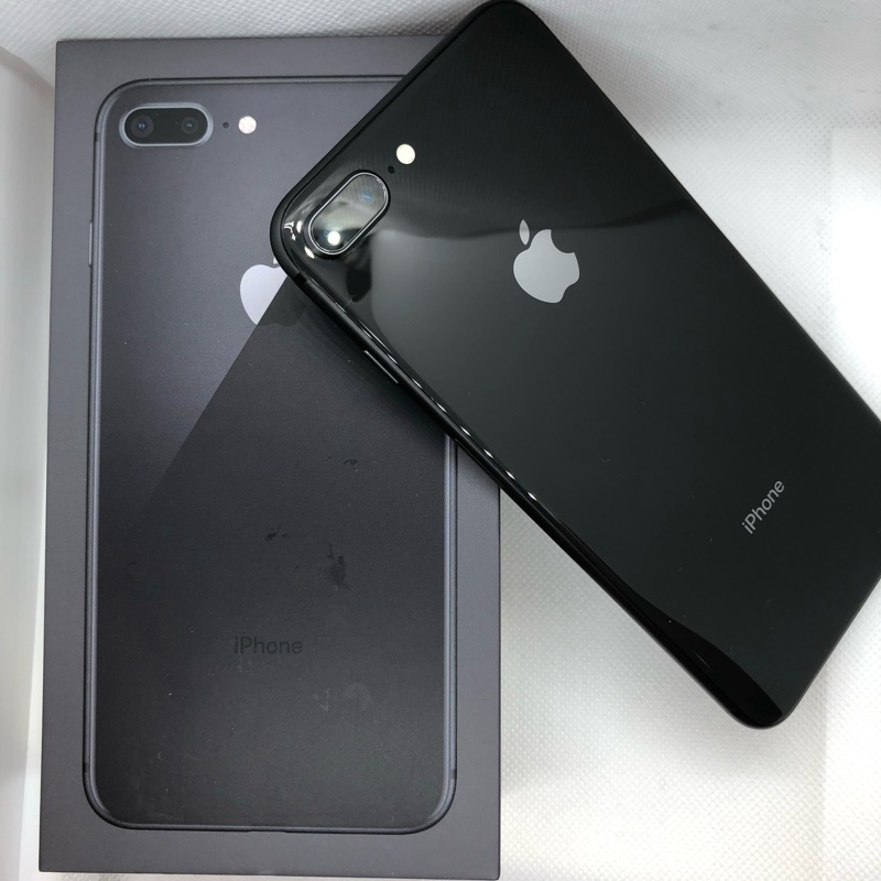 二手極新iPhone 8 plus 黑色 保固到明年9月7號  盒裝配件都完整 功能正常無傷 上面已經貼好玻璃保護貼