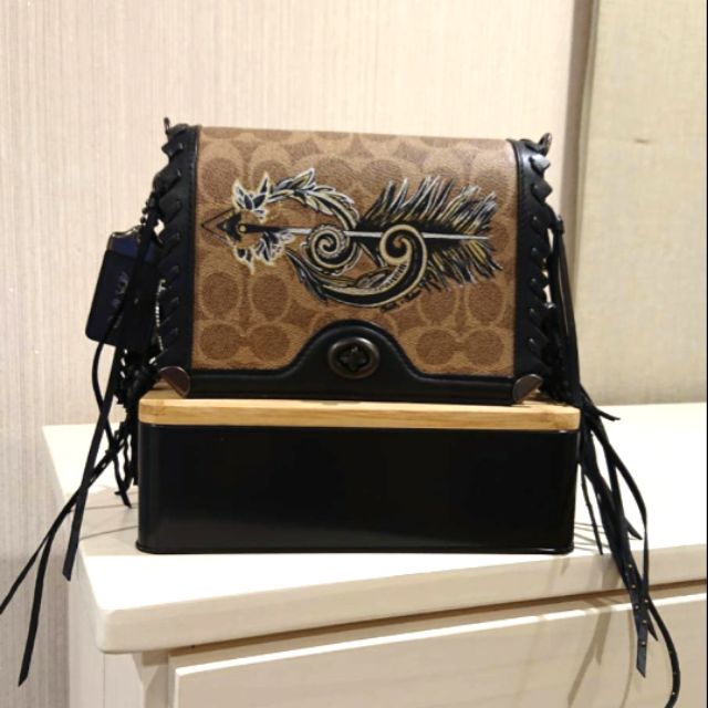 COACH真品 Coach×Chelsea系列圖騰肩背包 9.9成新近全新 售5800元含運  疫情期間大降價