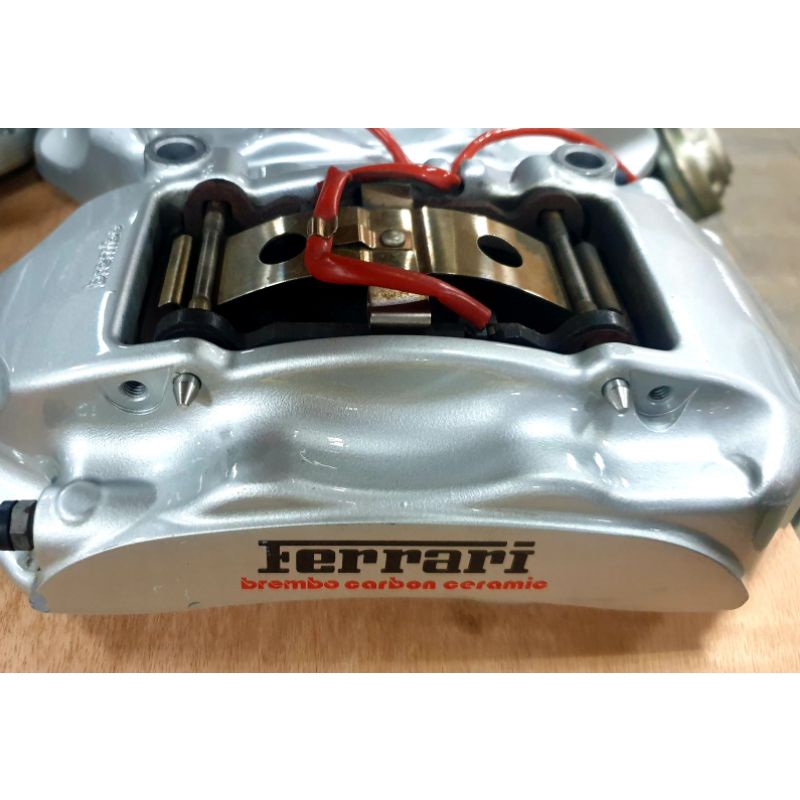 #Ferrari 458 Italia#PCCB複合式陶瓷煞車
原廠前六後四活塞卡鉗，陶瓷煞車組，歡迎詢問。