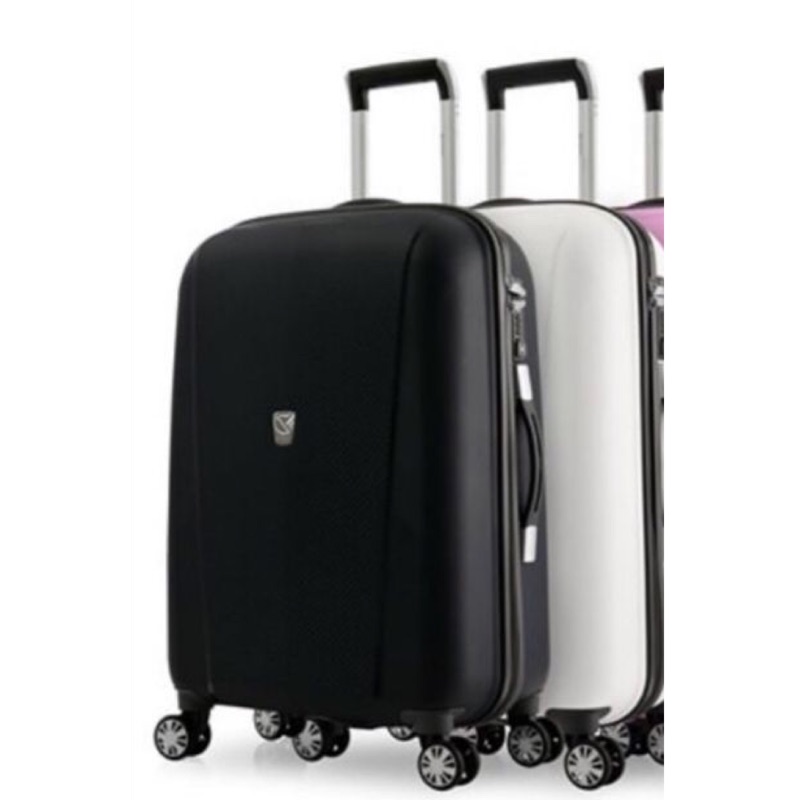 萬國通路 28吋 Eminent 極簡風格純彩行李箱 黑 飛機輪行李箱 市價6980元 只有一個
