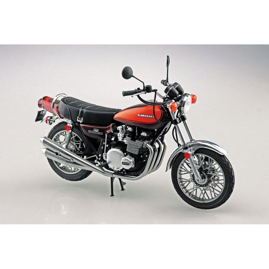 Maquette KAWASAKI GPZ900R NINJA A7 AVEC PIÈCES PERSONNALISÉES 1/12 Maquette KAWASAKI GPZ900R NINJA A7 AVEC PIÈCES PERSONNALISÉES 1/12
