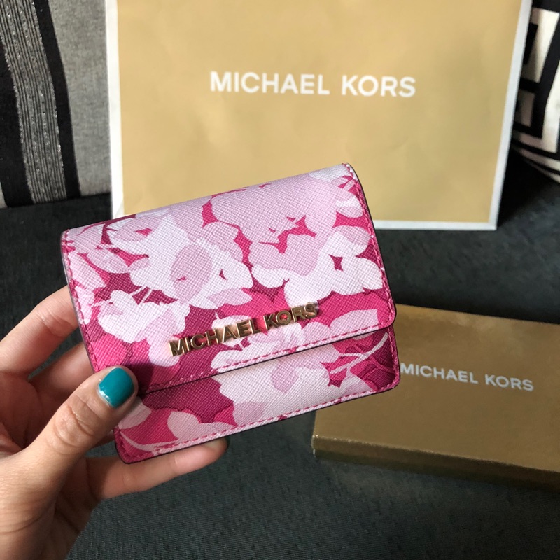 MK/短夾/防刮十字紋真皮革/花卉桃紅/春夏必備色/零錢包/MICHAEL KORS/現貨/美國代購