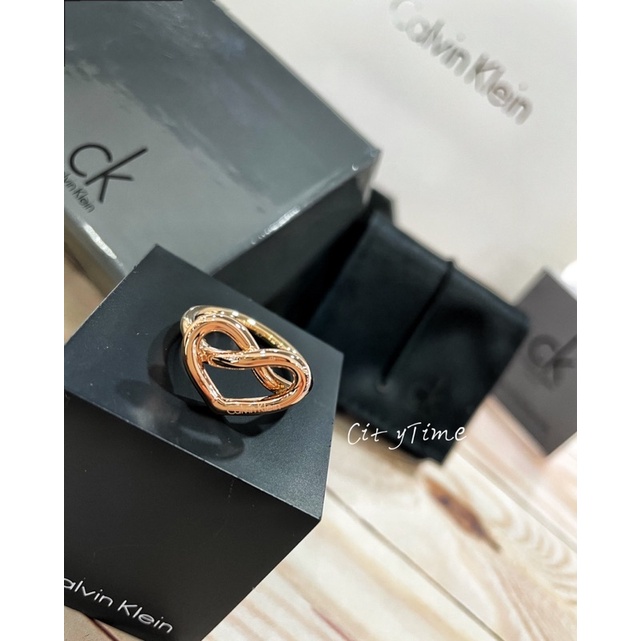 福利品NG-現貨 Calvin Klein CK Charming 系列經典愛心玫瑰金戒指女生 7號 / 17.35mm