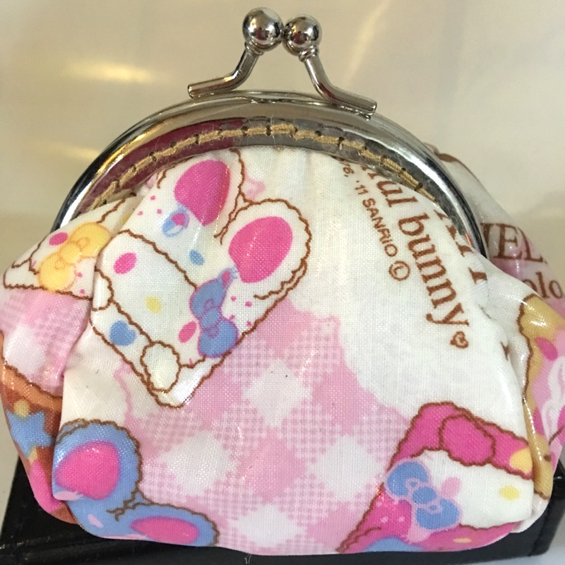 獨家手作只有一個 日本🇯🇵進口防水布～三麗鷗授權正版布製作 粉紅色兔子Hello Kitty 珠扣 口金零錢包 現貨1