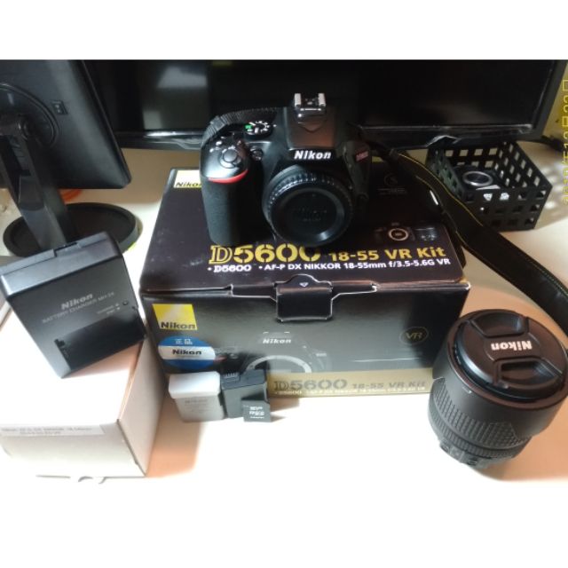 Nikon D5600機身+ kit鏡  18-140加電池 記憶卡
