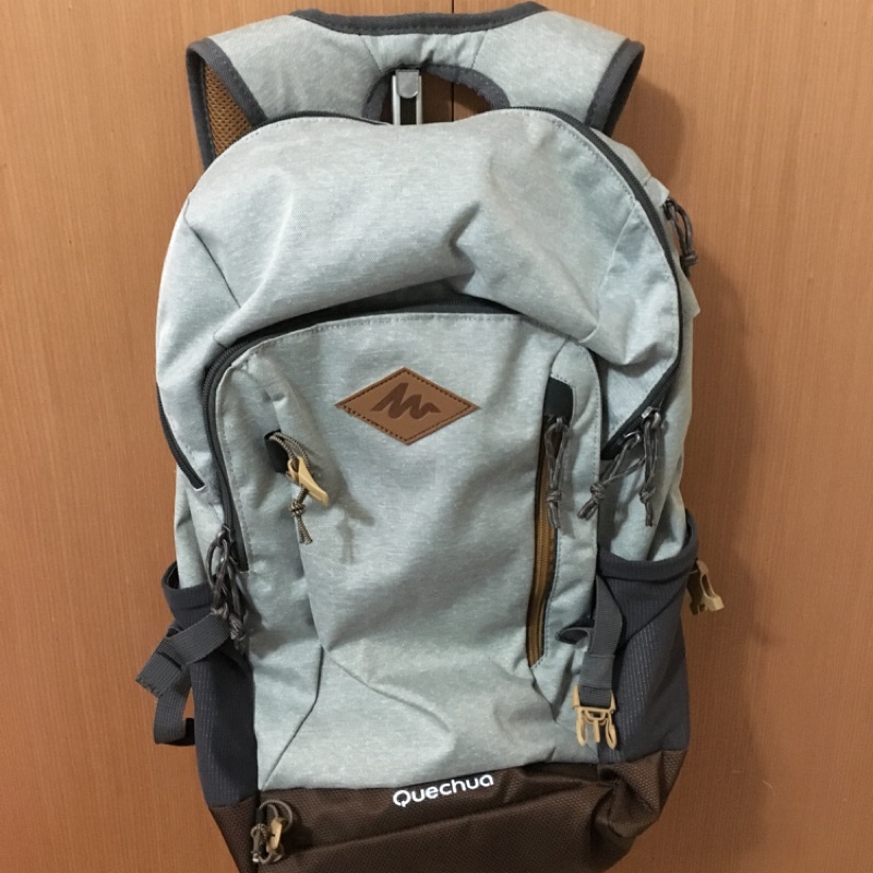 迪卡儂全新20L背包 20L背部加厚登山健行背包 (附防雨罩) QUECHUA NH500 20 L