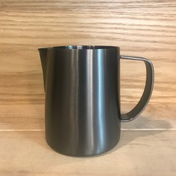 卡拉拉咖啡精品 Barista Gear BG 不鏽鋼 拉花鋼杯 鍍鈦霧黑 12oz