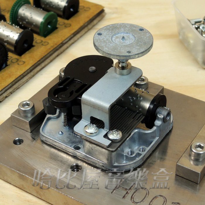 【哈比屋音樂盒】Sankyo 十八音梳特殊型音樂機芯 付轉動軸及轉盤