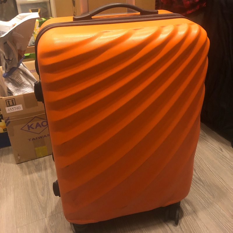 二手 橘色26吋萬向飛機輪行李箱