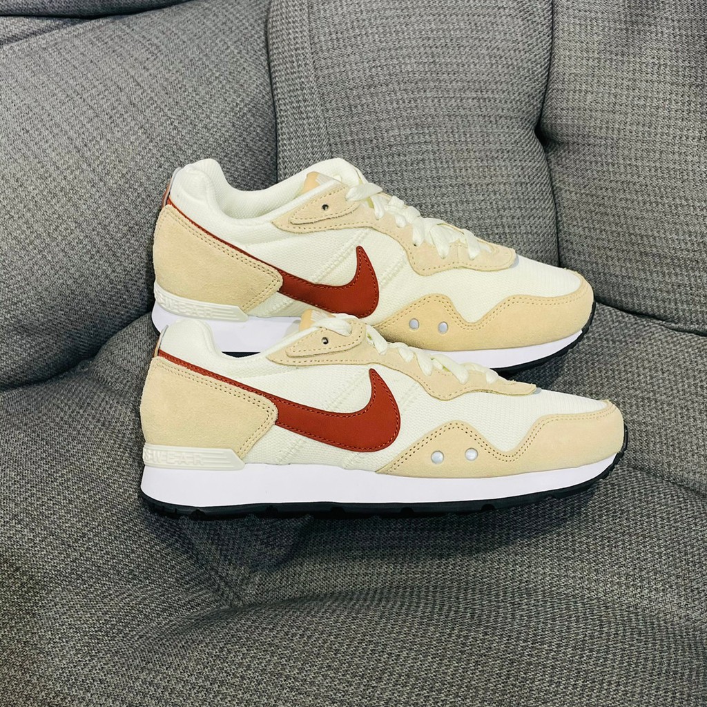 【R-MAN】 NIKE Venture Runner 泰迪熊 奶茶色 復古鞋 DM8454-105