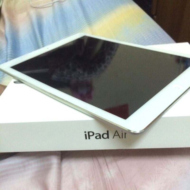 iPad air 32GB Wife&amp;4G LTE版本（鐵灰銀）