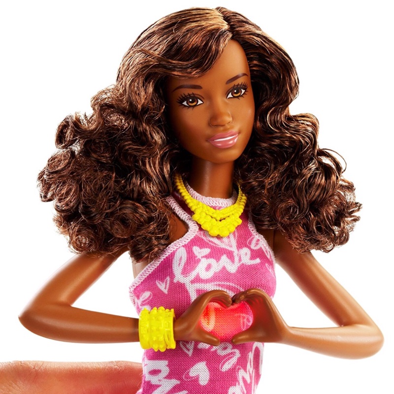 （發光）黑人 芭比 手比愛心Barbie Light-Up Heart Doll