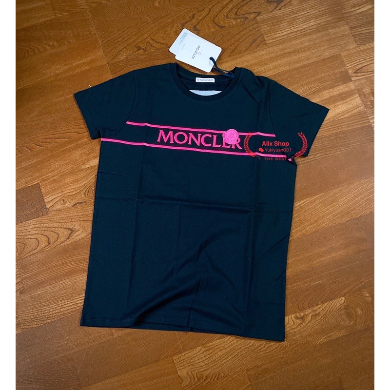 現貨Moncler 女童裝14Y 桃色立體膠章Logo 字母短袖上衣T恤、黑色女成人可穿。